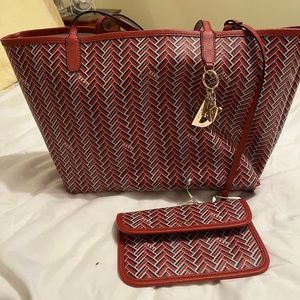 Tote purse with attached wallet